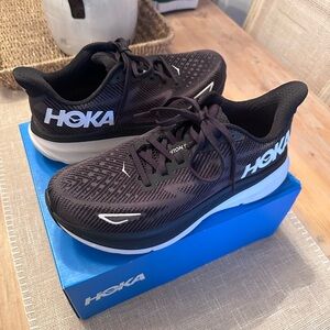 HOKA WOMENS CLIFTON 9 Black & White
